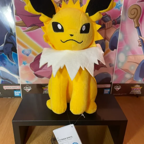 Pokémon – Voltali Jolteon Mofugutto Eevee Friends Banpresto 23 cm – Peluche